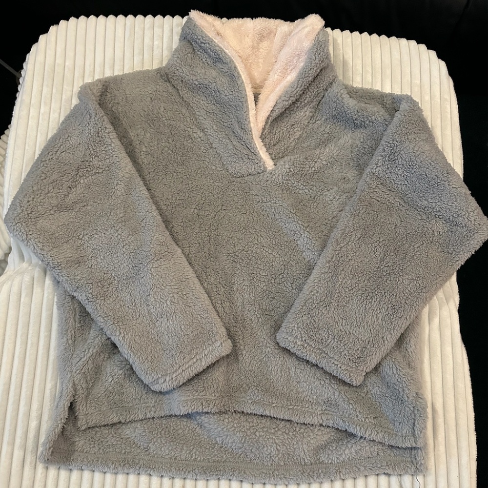 Women's cozy fluffy pullover